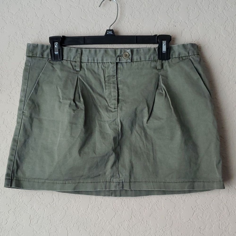 BCBGMaxazria Y2K style green mini skirt size 10